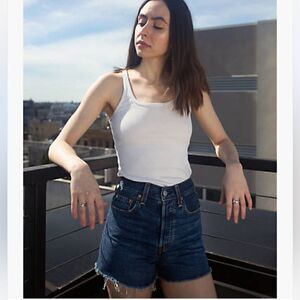 NWT Levi's Ribcage Denim Short Super High Rise Slim Through Hip Button Fly 28